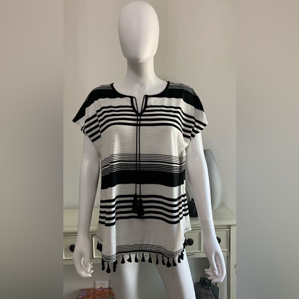 Chico’s Black & White Striped Fringe-Trim Tee
Sz 2 - Excellent Condition